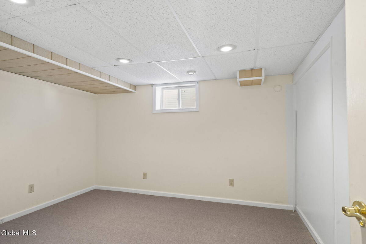 #35 photo, 28 Dogwood Lane, Colonie , NY 12211