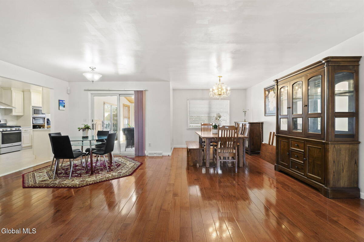 #7 photo, 28 Dogwood Lane, Colonie , NY 12211