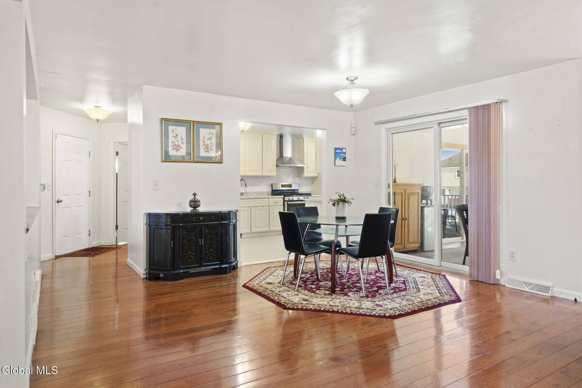 #9 photo, 28 Dogwood Lane, Colonie , NY 12211