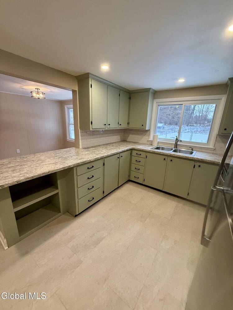 #11 photo, 2 Pinewood Court, Ballston , NY 12027