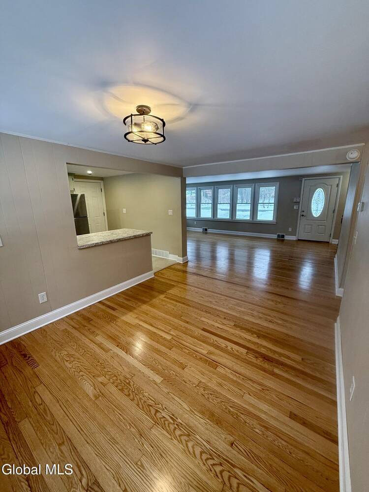 #2 photo, 2 Pinewood Court, Ballston , NY 12027