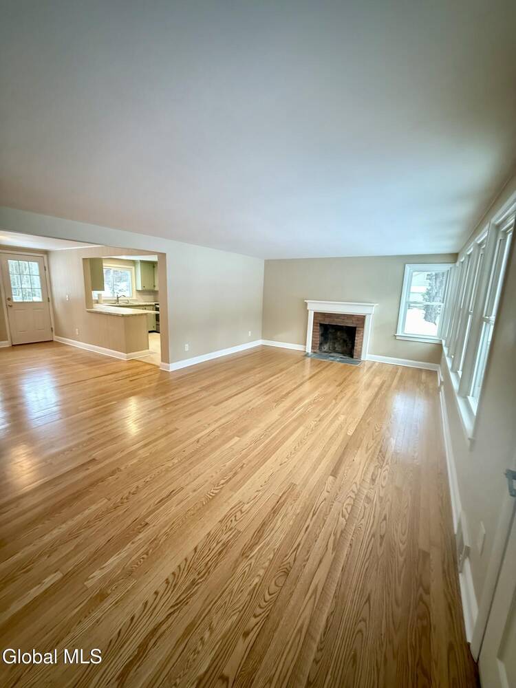 #21 photo, 2 Pinewood Court, Ballston , NY 12027