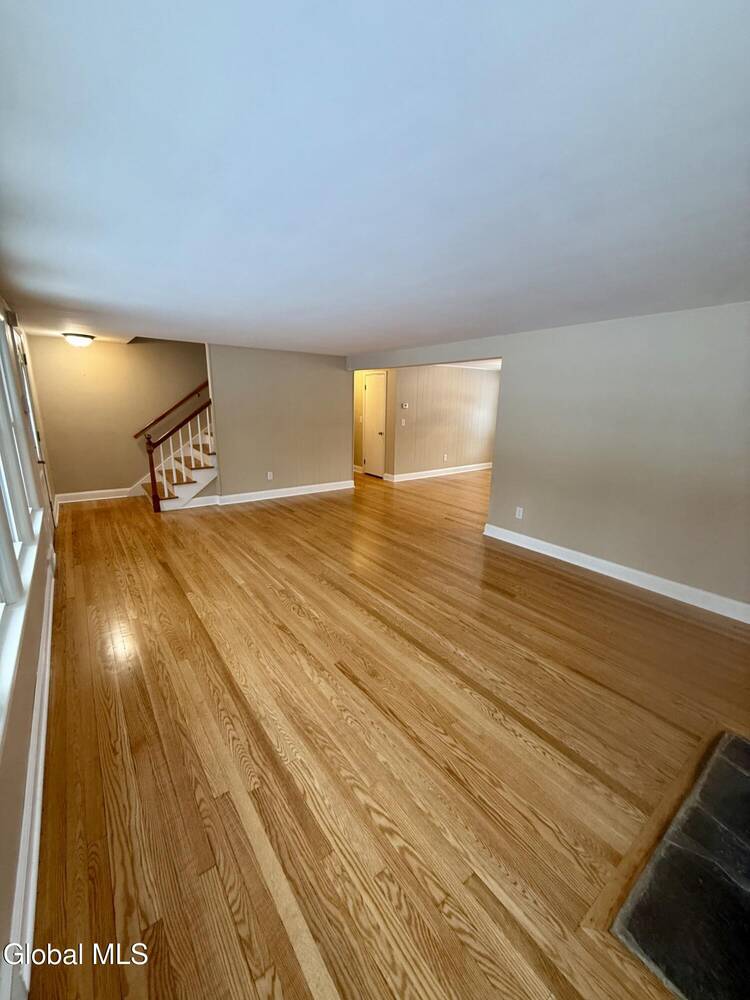 #3 photo, 2 Pinewood Court, Ballston , NY 12027