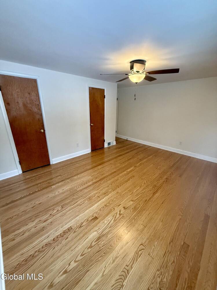 #4 photo, 2 Pinewood Court, Ballston , NY 12027