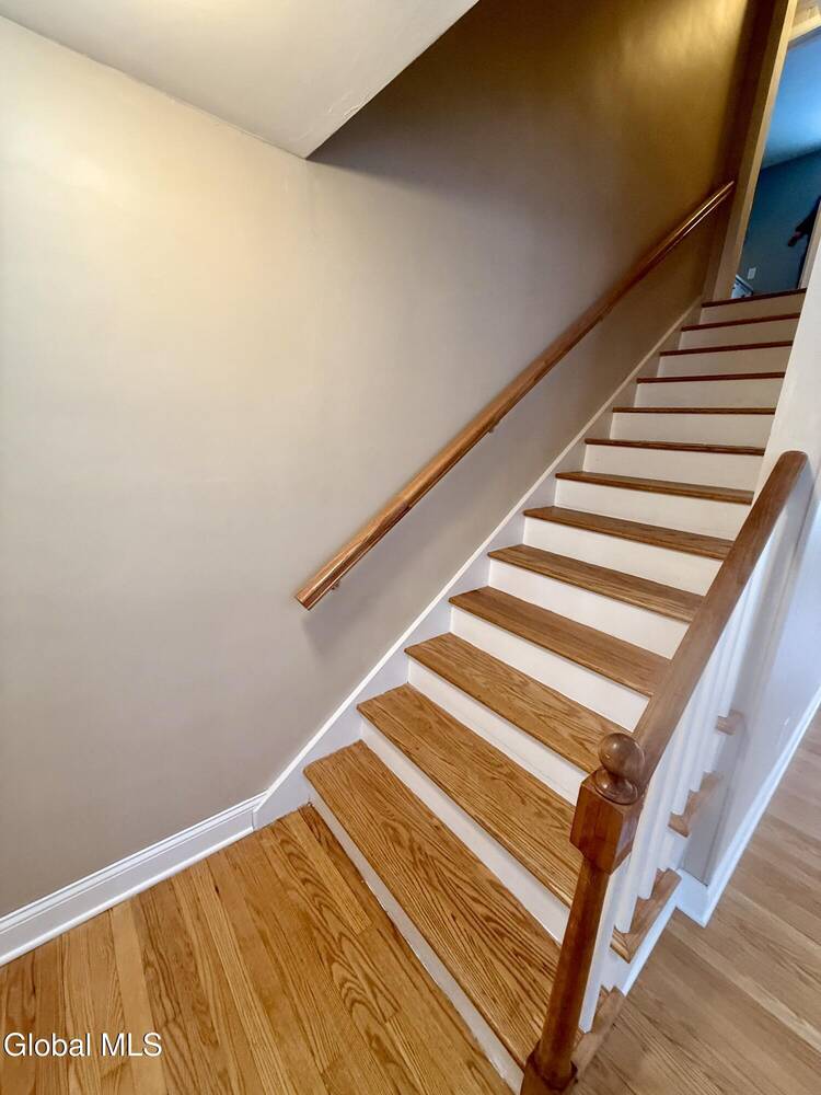 #5 photo, 2 Pinewood Court, Ballston , NY 12027