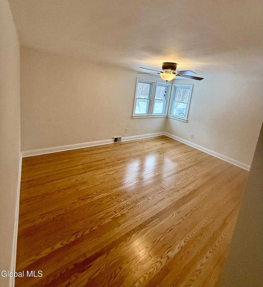 #6 photo, 2 Pinewood Court, Ballston , NY 12027