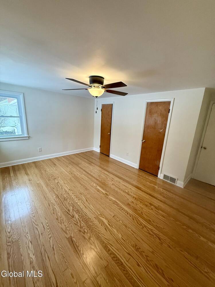 #7 photo, 2 Pinewood Court, Ballston , NY 12027