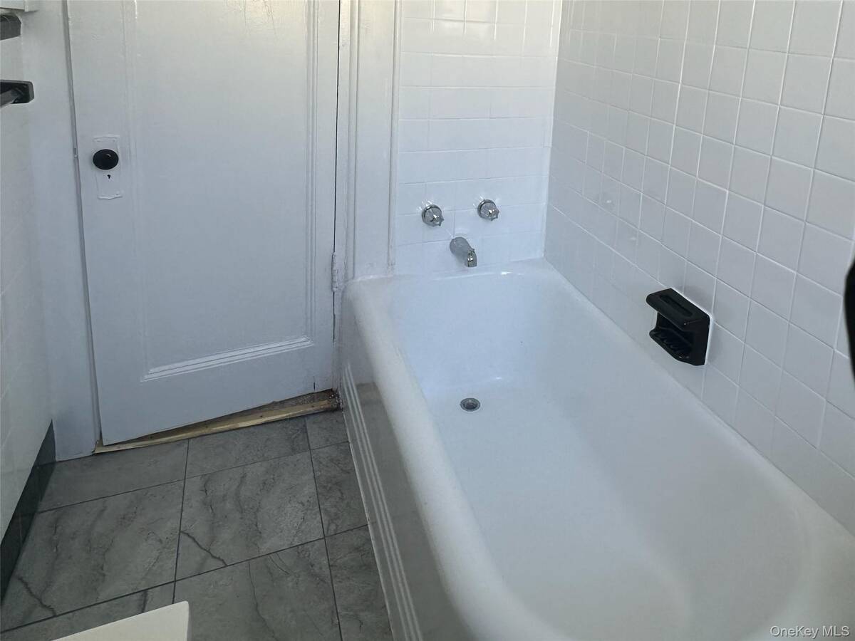 #8 photo, 31 Totten Place, سوفولك Babylon , NY 11702