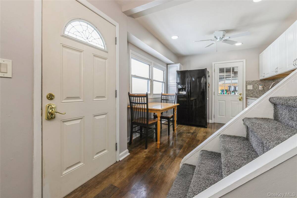 #10 photo, 10 Hickory Street, सफ़ोक काउंटी Central Islip , NY 11722