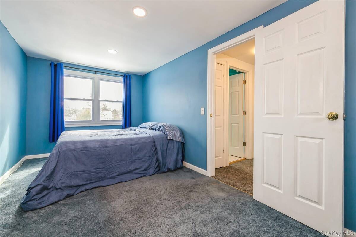 #16 photo, 10 Hickory Street, सफ़ोक काउंटी Central Islip , NY 11722