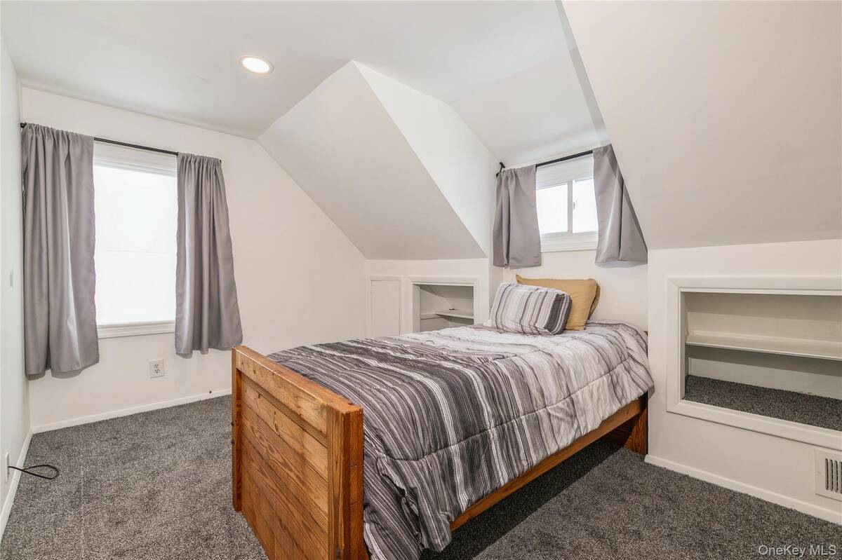 #19 photo, 10 Hickory Street, सफ़ोक काउंटी Central Islip , NY 11722