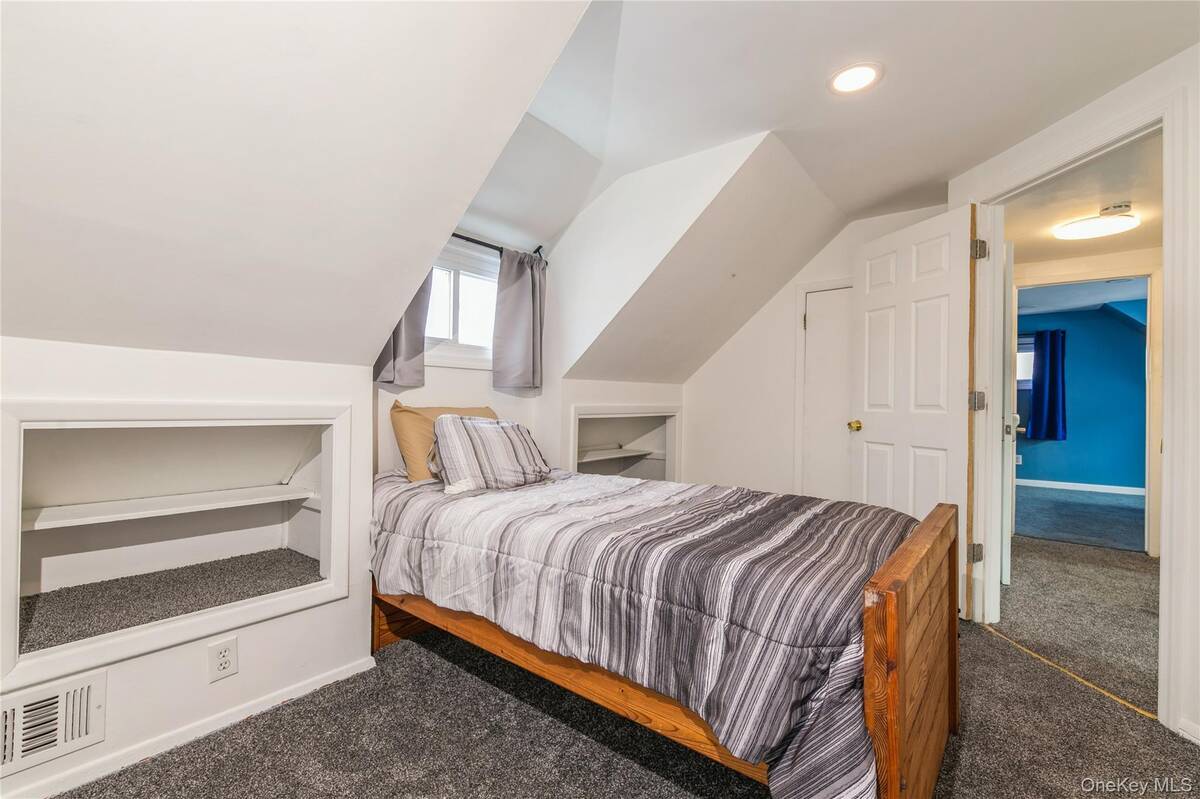 #20 photo, 10 Hickory Street, सफ़ोक काउंटी Central Islip , NY 11722