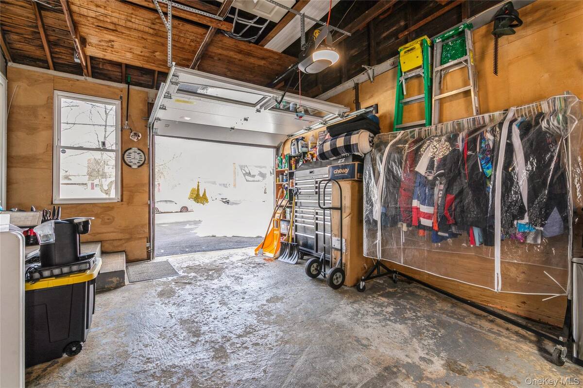 #23 photo, 10 Hickory Street, सफ़ोक काउंटी Central Islip , NY 11722