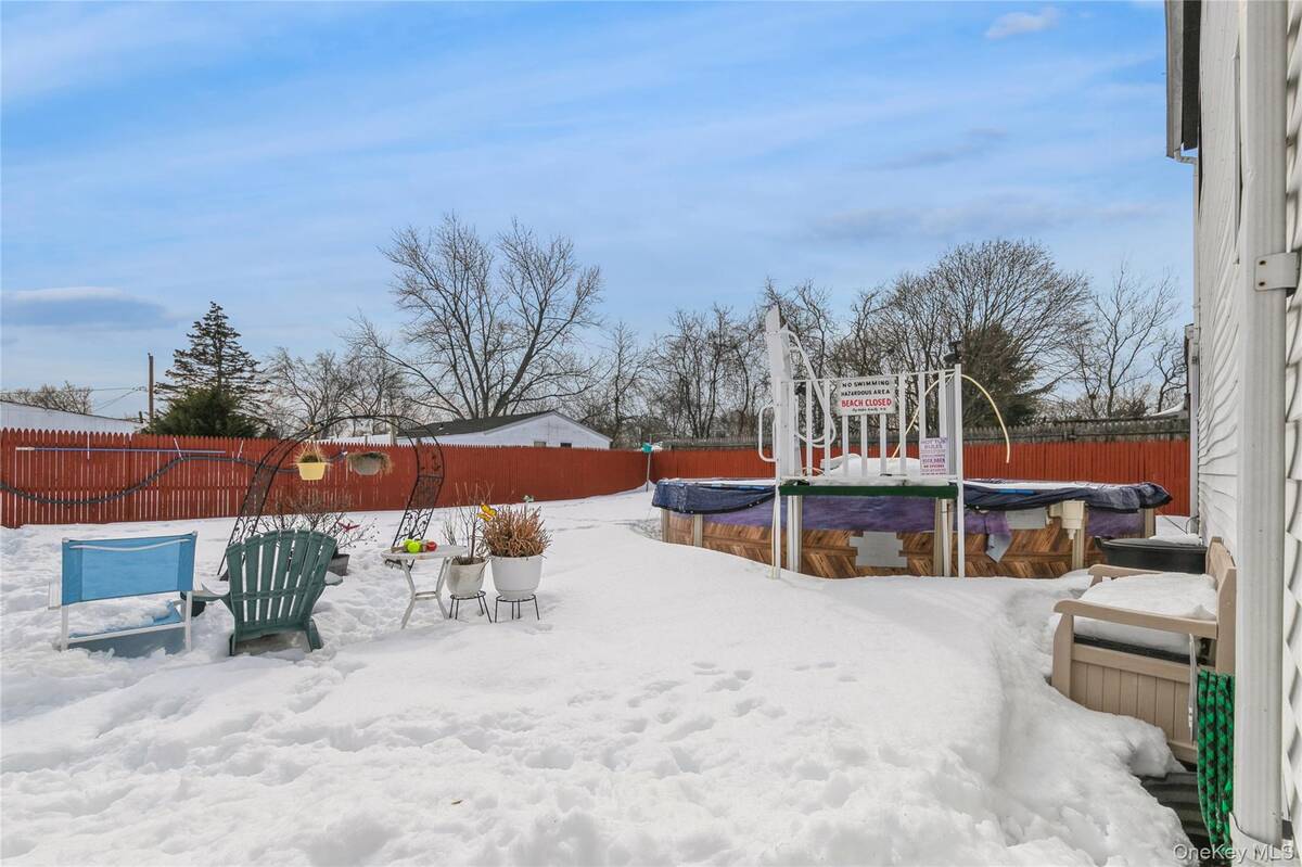 #25 photo, 10 Hickory Street, सफ़ोक काउंटी Central Islip , NY 11722