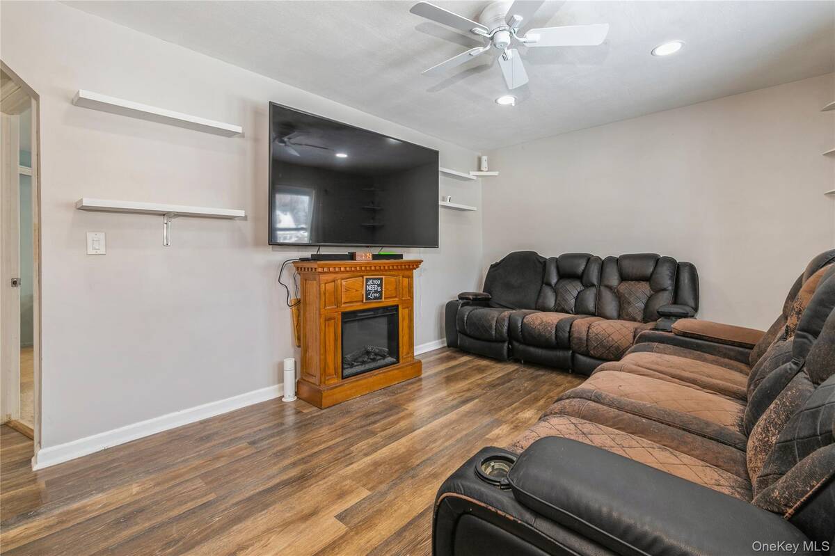 #5 photo, 10 Hickory Street, सफ़ोक काउंटी Central Islip , NY 11722