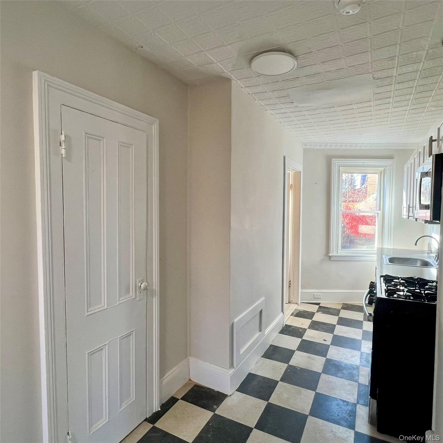 #3 photo, 140 Albany Avenue, Kingston , NY 12401