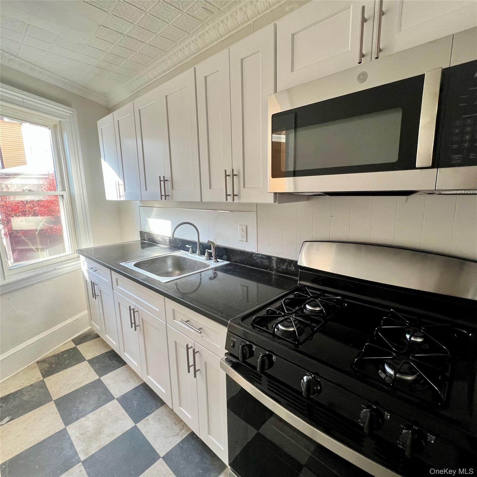 #4 photo, 140 Albany Avenue, Kingston , NY 12401