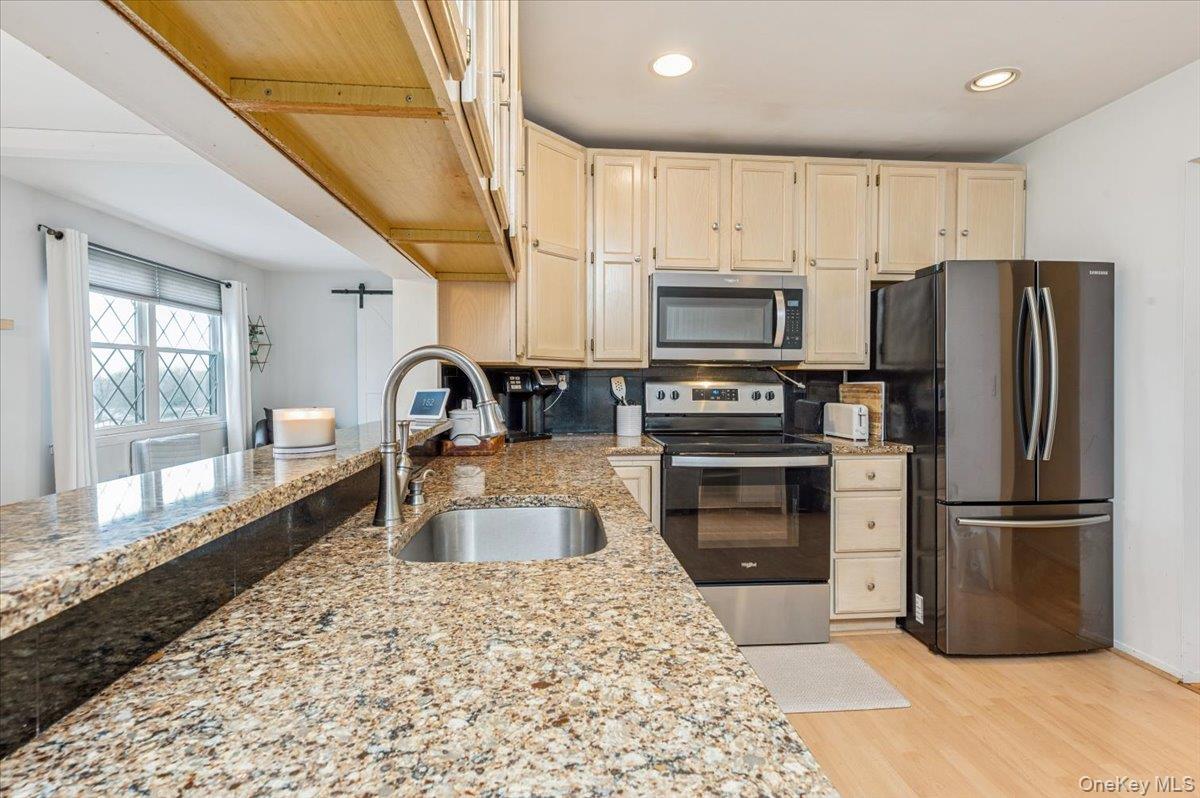 #4 photo, 570 Sierra Vista Lane, Valley Cottage , NY 10989