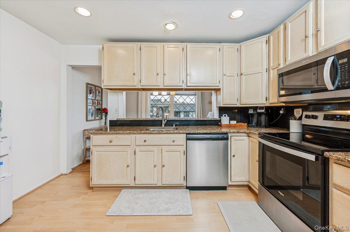 #6 photo, 570 Sierra Vista Lane, Valley Cottage , NY 10989