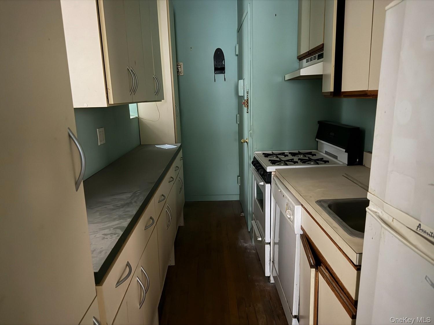 #2 photo, 788 9th, New York (Manhattan) , NY 10019