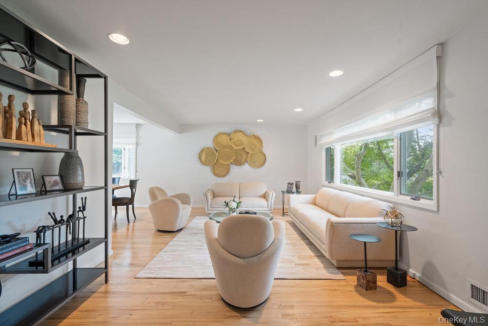 #4 photo, 4 Newport Drive, 长岛 Plainview , NY 11803