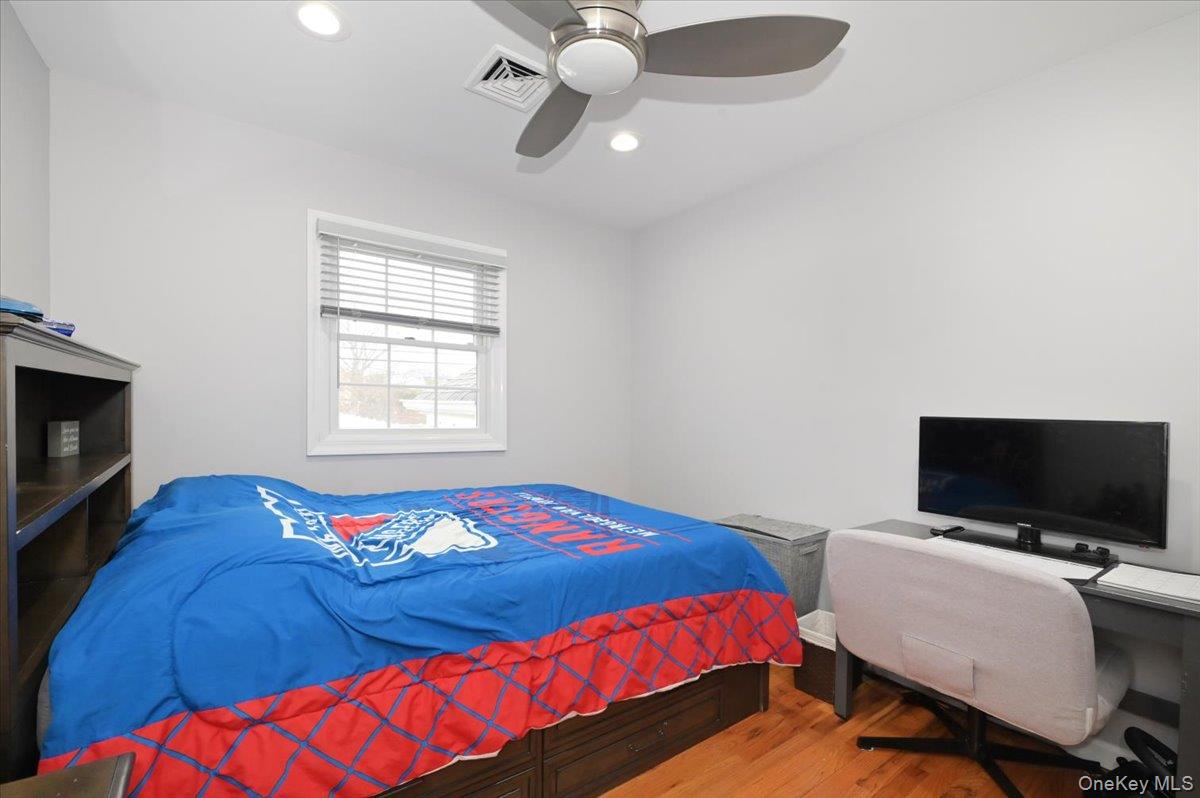 #16 photo, 264 N Boston Avenue, Massapequa , NY 11758