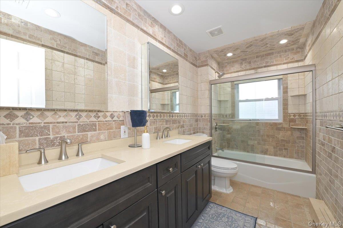 #17 photo, 264 N Boston Avenue, Massapequa , NY 11758