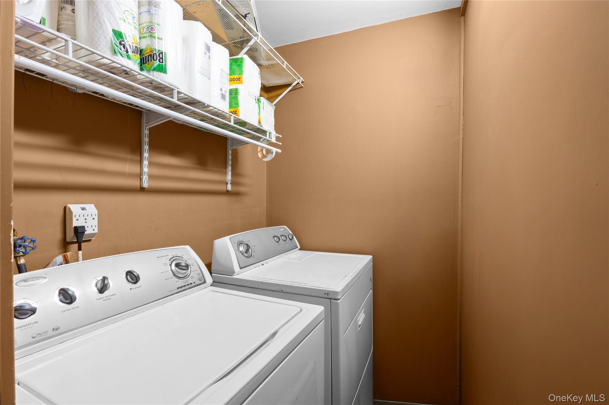 #18 photo, 232 N Country Road, سوفولك Mount Sinai , NY 11766