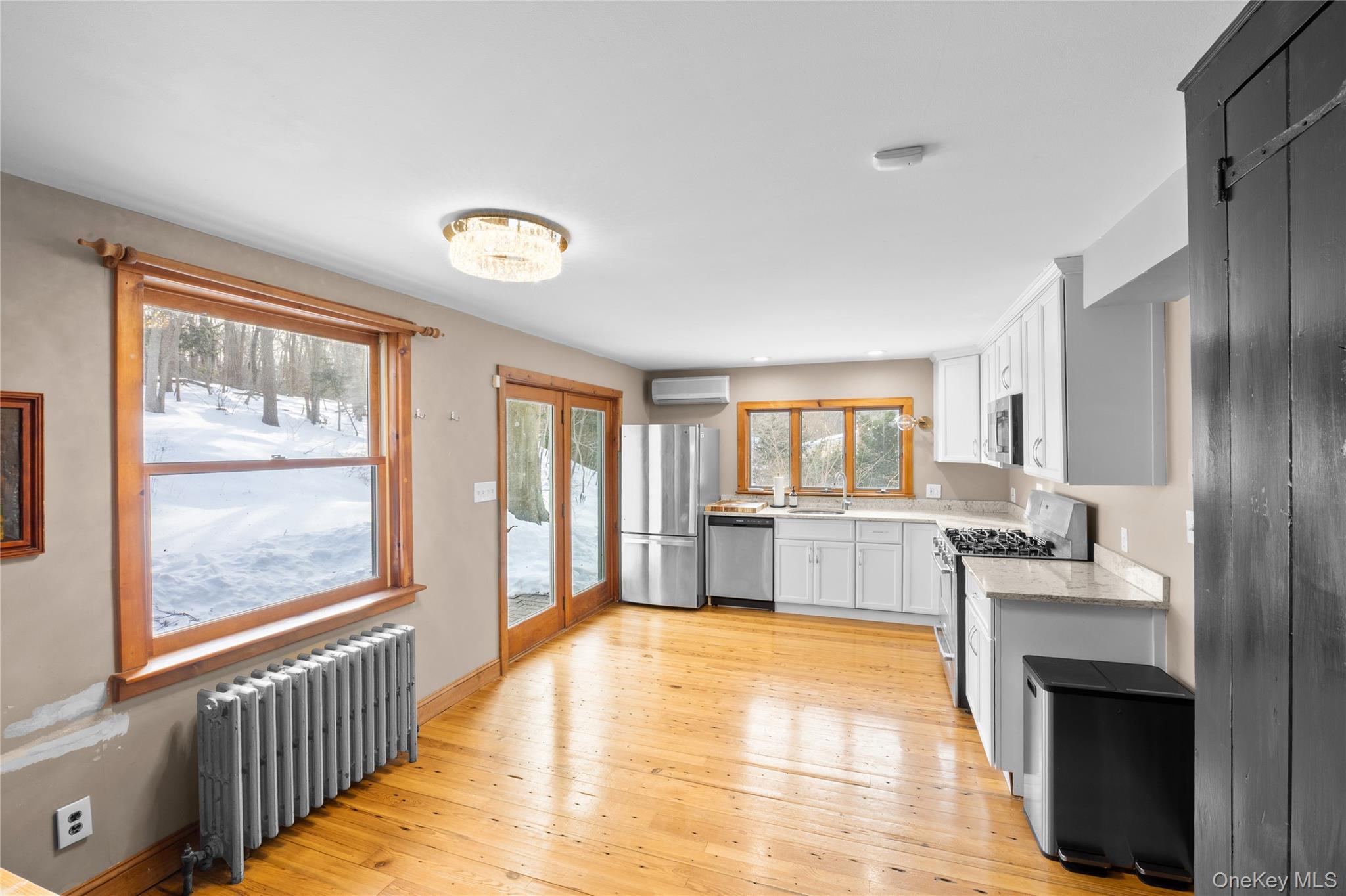 #5 photo, 232 N Country Road, سوفولك Mount Sinai , NY 11766