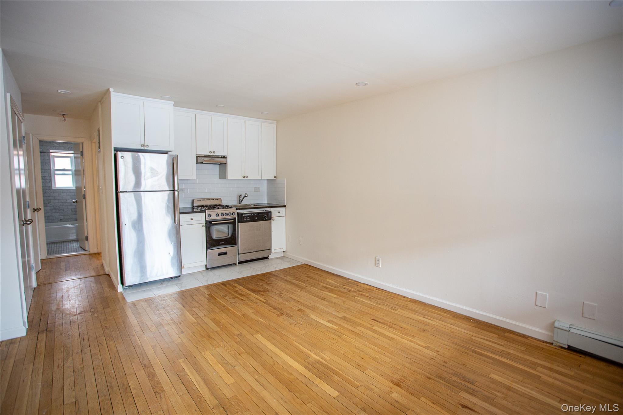 #2 photo, 765 Shore Road, नासाउ काउंटी Long Beach , NY 11561