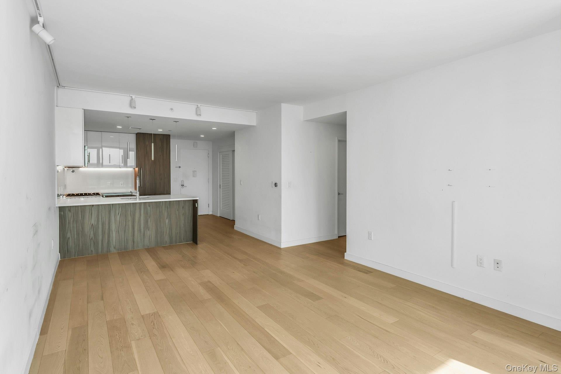 #11 photo, 131-01 40th Road, كوينز Flushing , NY 11354