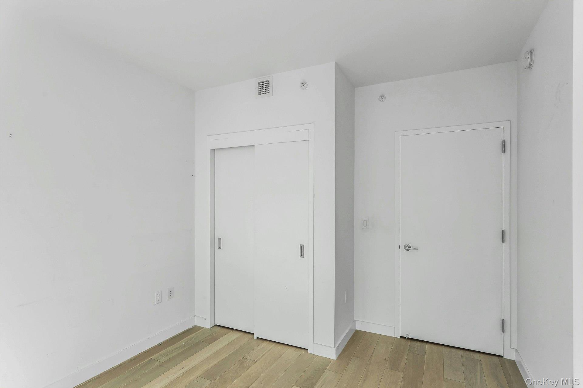 #18 photo, 131-01 40th Road, كوينز Flushing , NY 11354