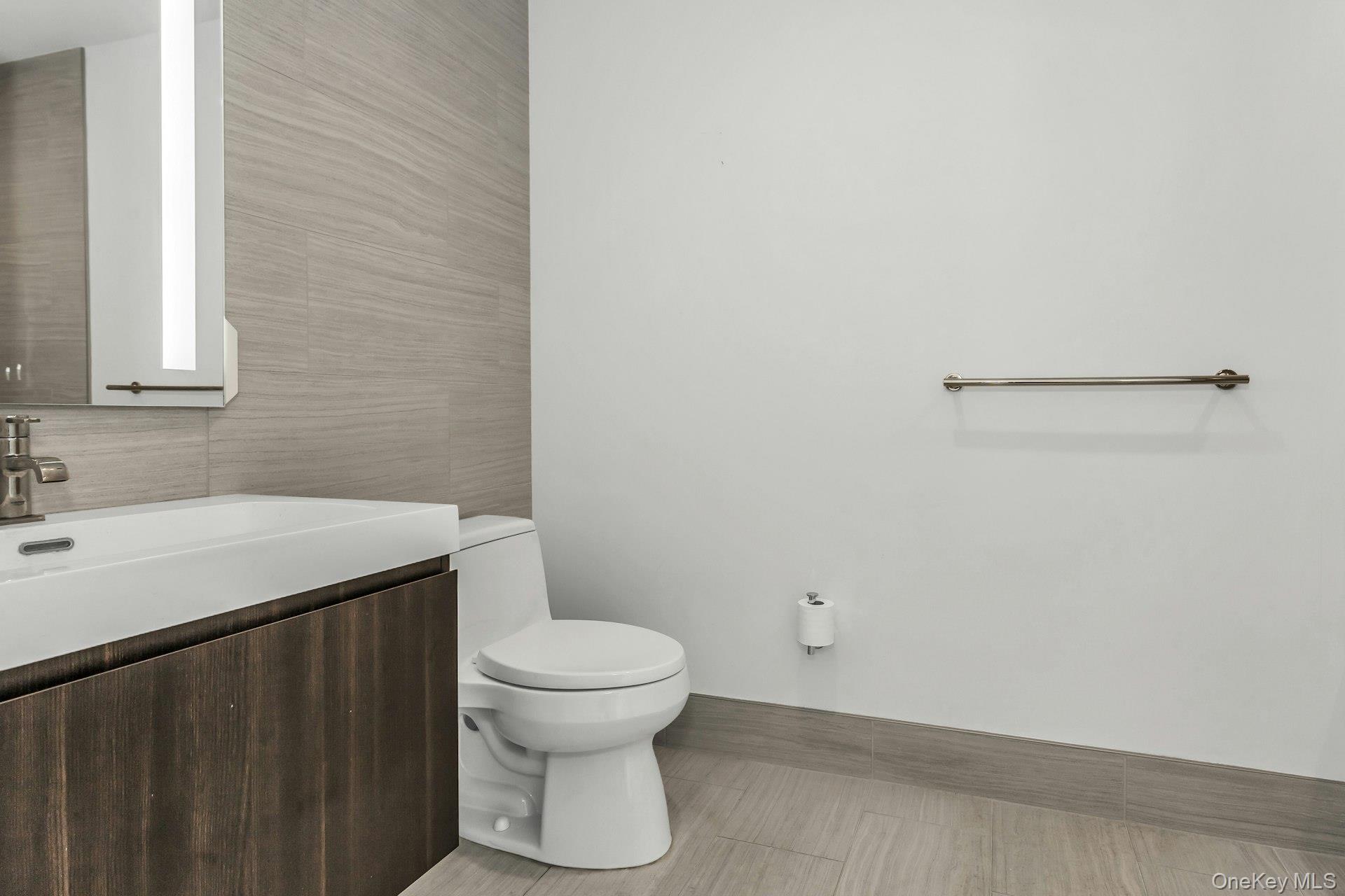 #19 photo, 131-01 40th Road, كوينز Flushing , NY 11354