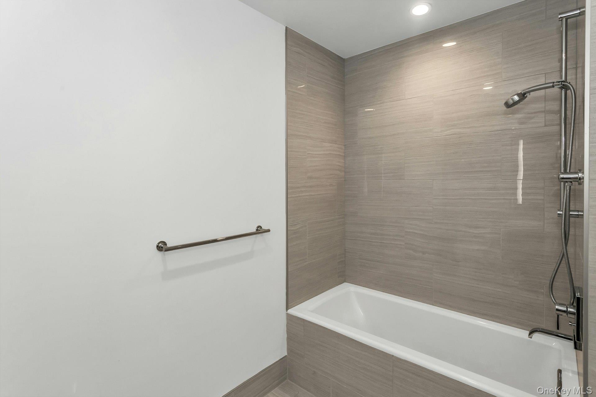 #20 photo, 131-01 40th Road, كوينز Flushing , NY 11354