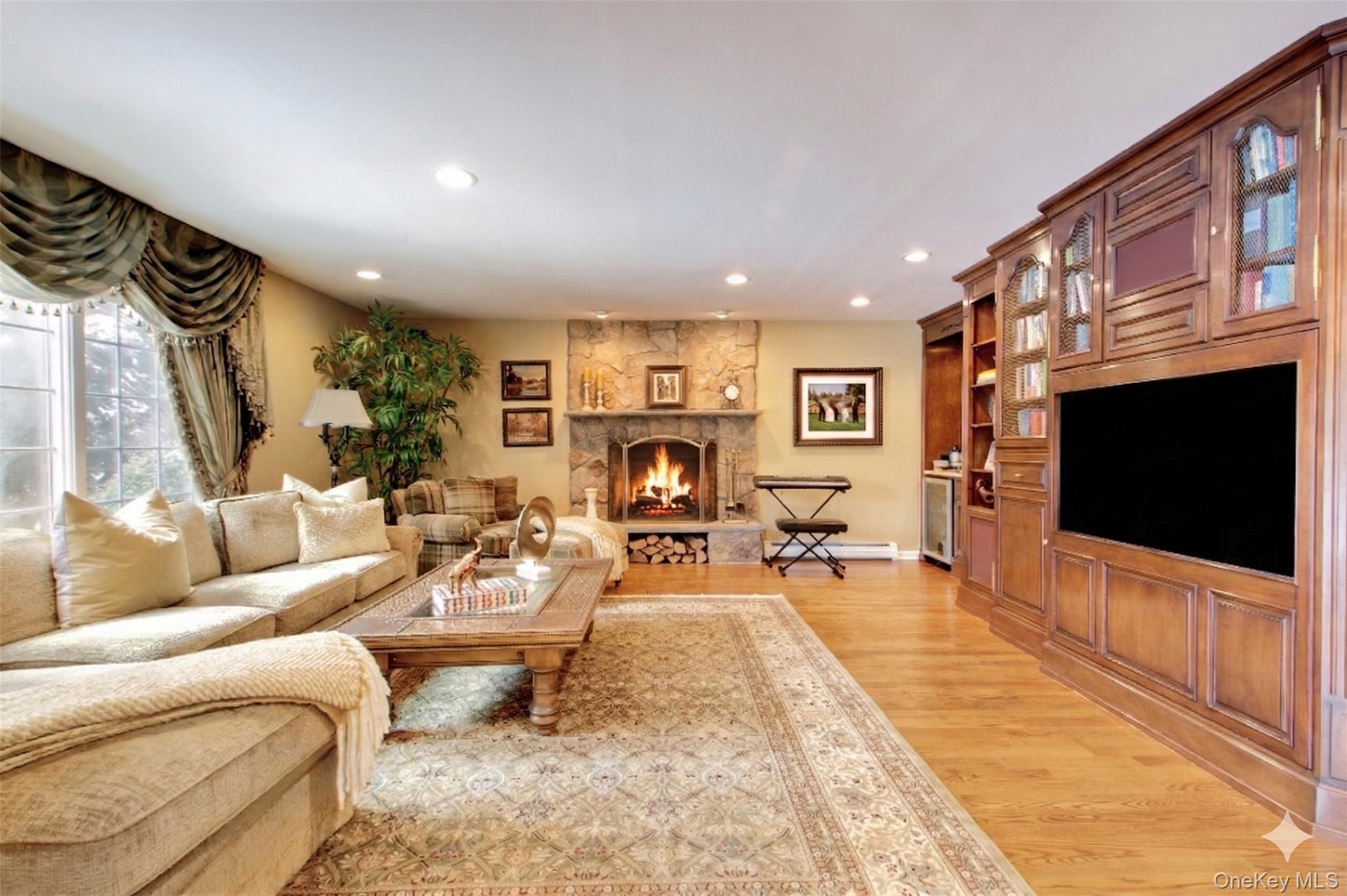 #5 photo, 9 Meadowbrook Lane, Нассау ‖ Old Westbury , NY 11568