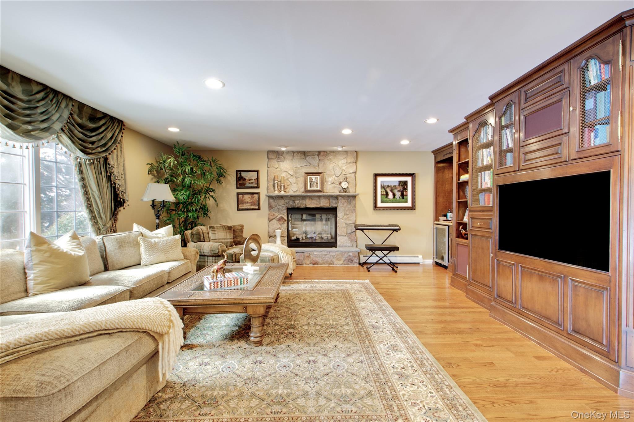 #8 photo, 9 Meadowbrook Lane, Нассау ‖ Old Westbury , NY 11568