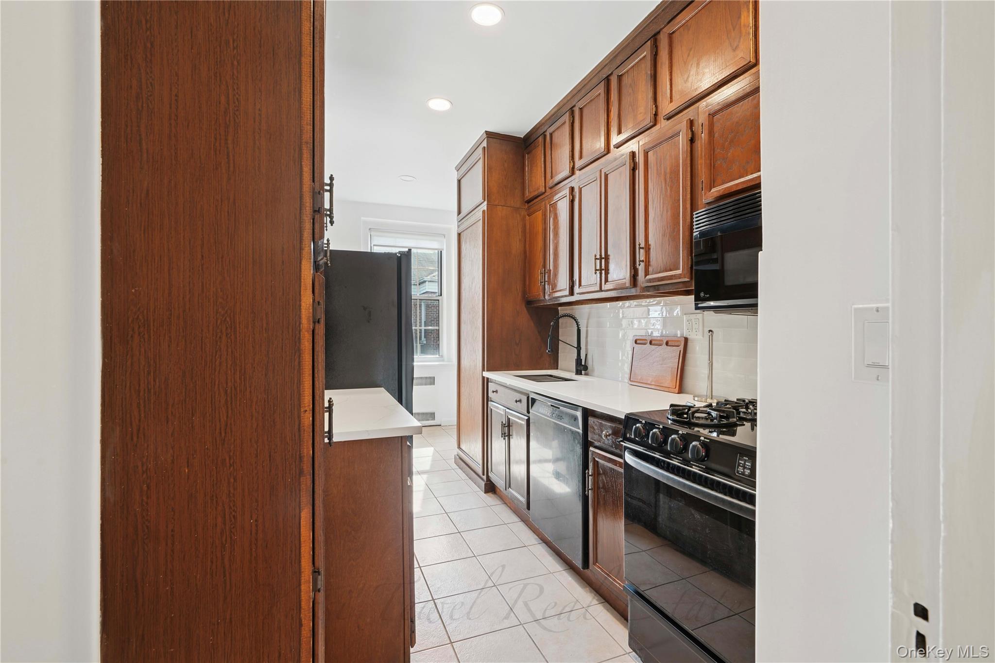 #8 photo, 1 Meadow, 롱 아일랜드 Woodmere , NY 11598