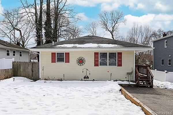 #1 photo, 6 Oakdale Avenue, Selden , NY 11784