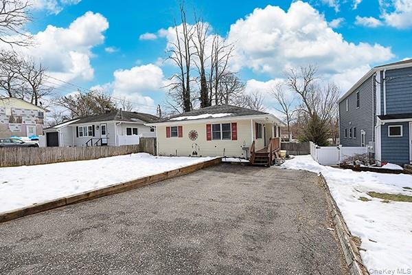 #3 photo, 6 Oakdale Avenue, Selden , NY 11784