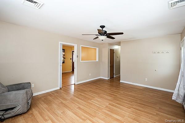 #7 photo, 6 Oakdale Avenue, Selden , NY 11784