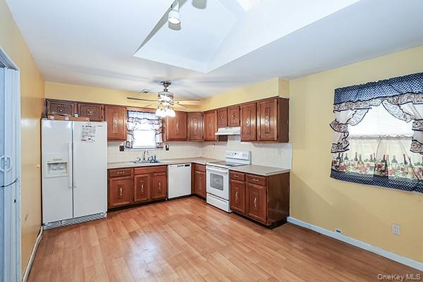 #8 photo, 6 Oakdale Avenue, Selden , NY 11784