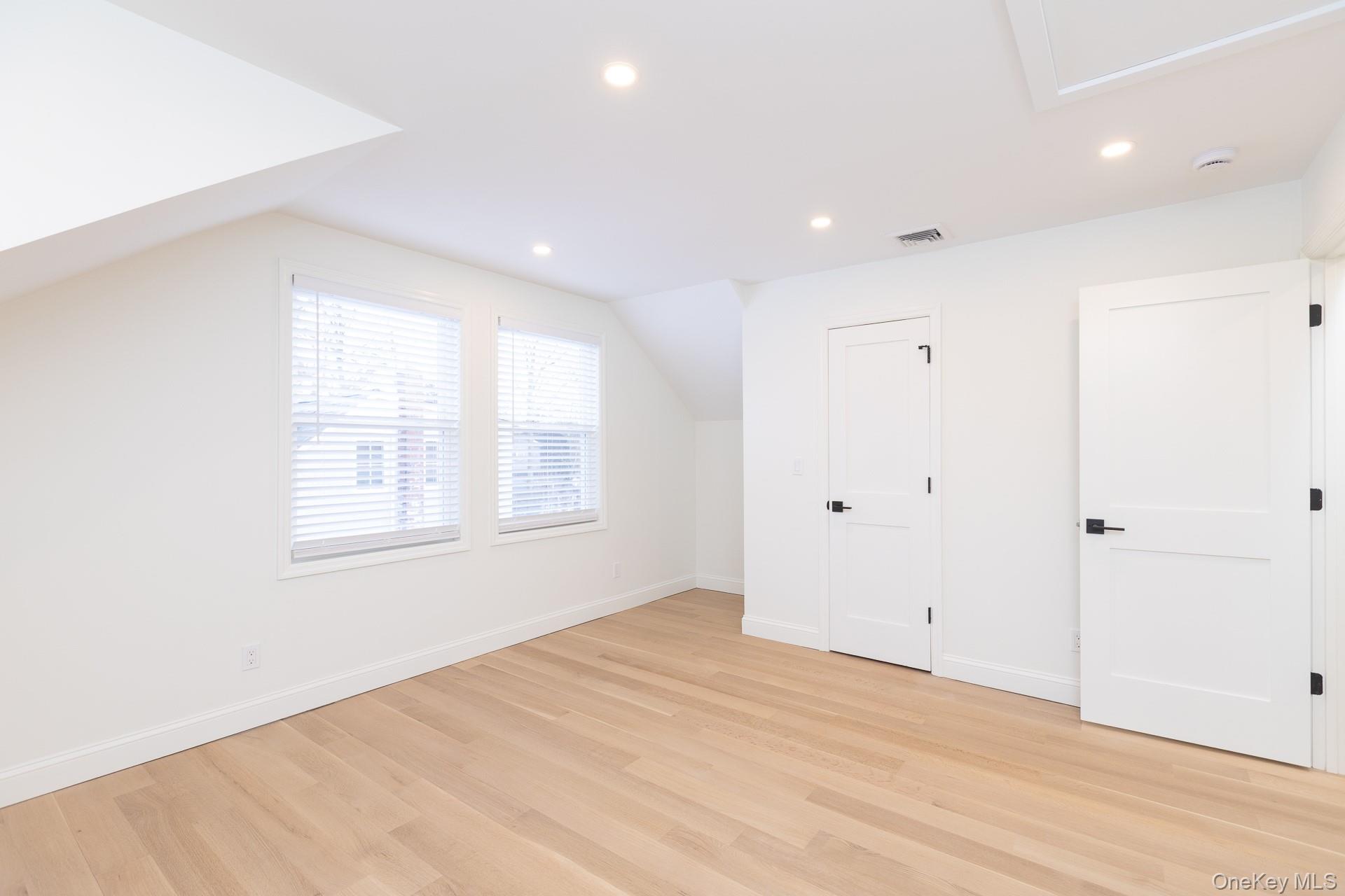 #16 photo, 28 Locust, सफ़ोक काउंटी Bayport , NY 11705