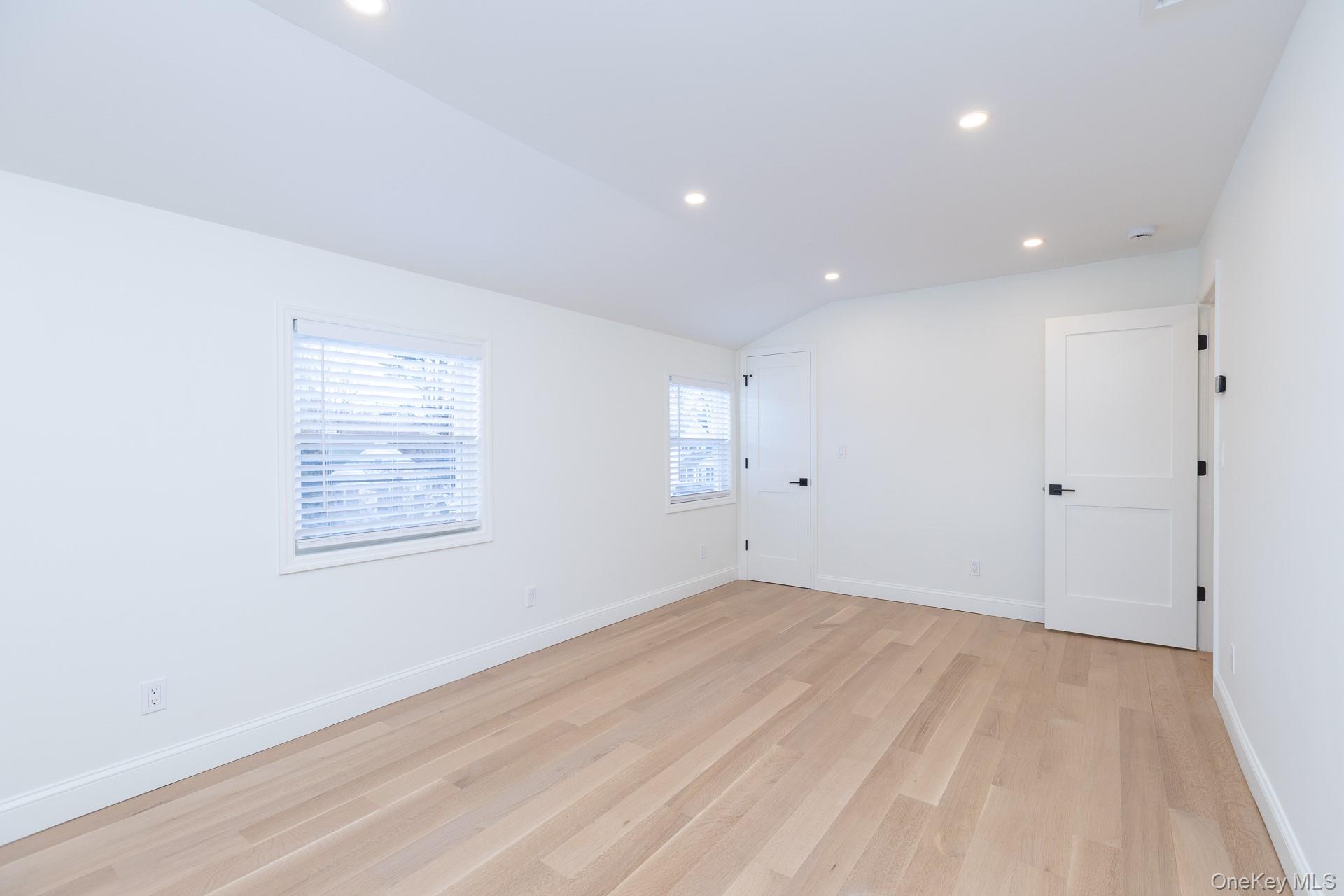 #19 photo, 28 Locust, सफ़ोक काउंटी Bayport , NY 11705