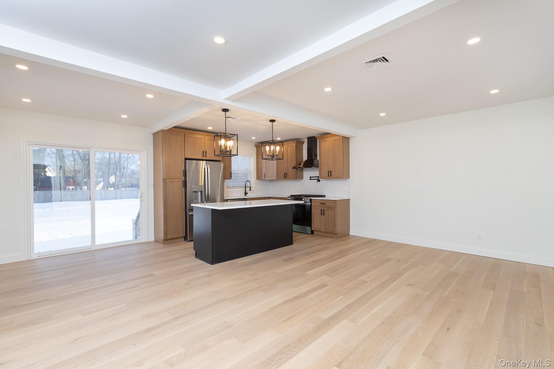 #2 photo, 28 Locust, सफ़ोक काउंटी Bayport , NY 11705