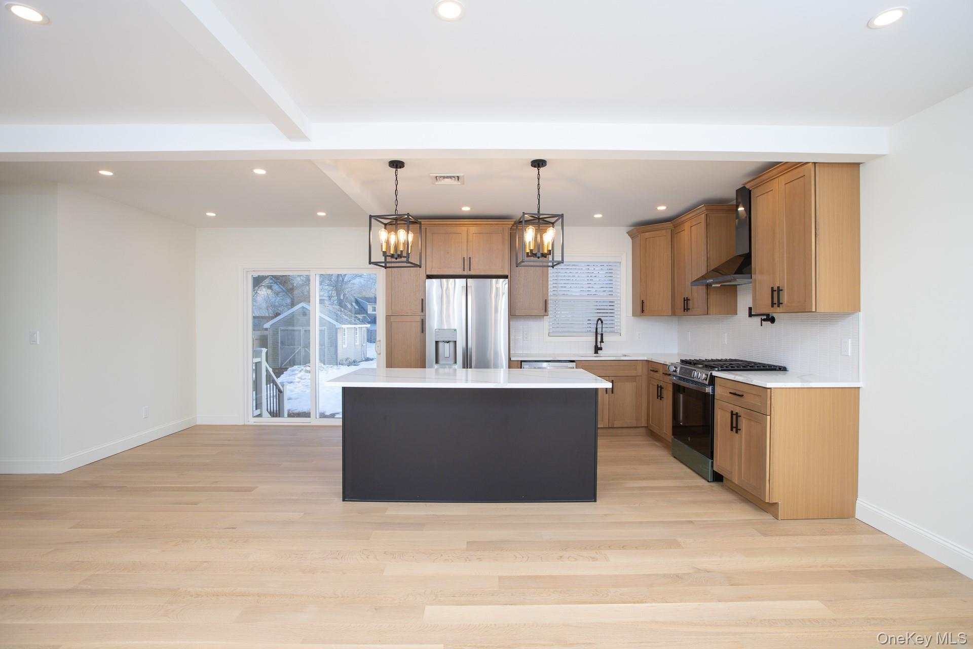 #3 photo, 28 Locust, सफ़ोक काउंटी Bayport , NY 11705