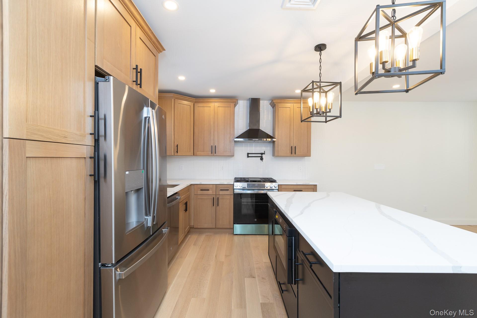 #5 photo, 28 Locust, सफ़ोक काउंटी Bayport , NY 11705