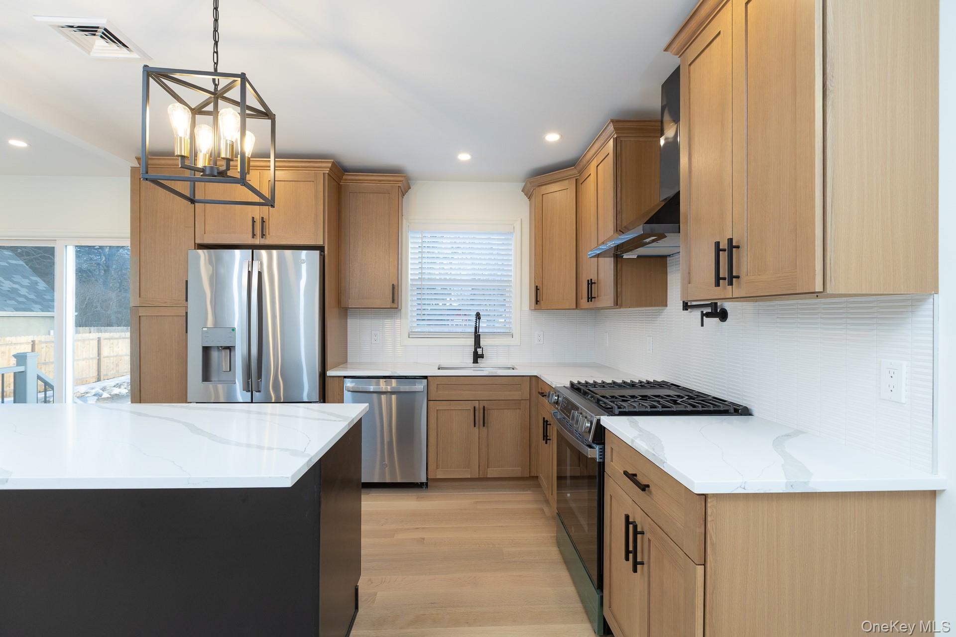 #6 photo, 28 Locust, सफ़ोक काउंटी Bayport , NY 11705