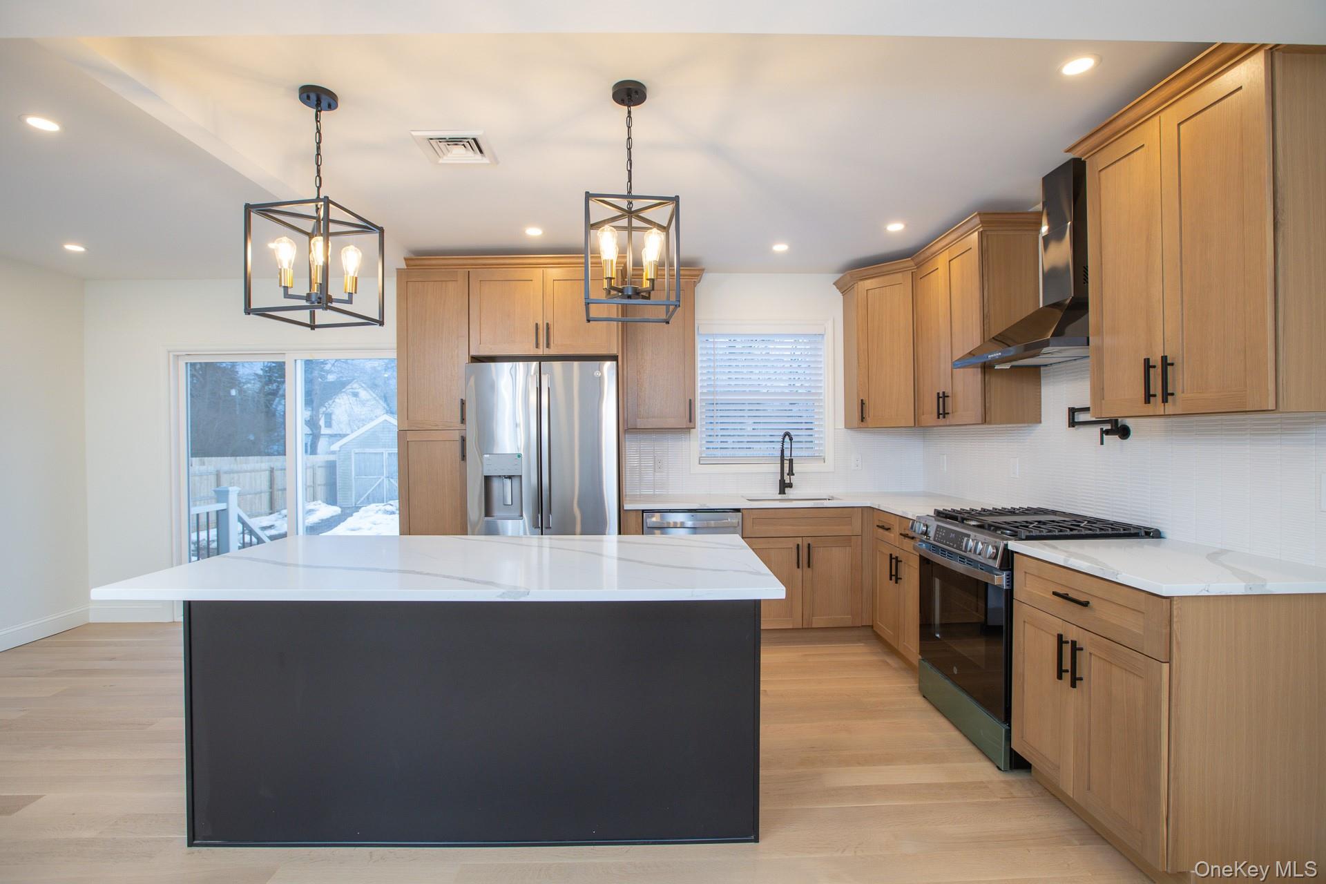 #9 photo, 28 Locust, सफ़ोक काउंटी Bayport , NY 11705