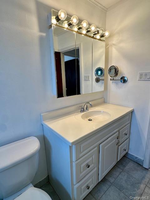 #12 photo, 3861 Peter Street, नासाउ काउंटी Seaford , NY 11783