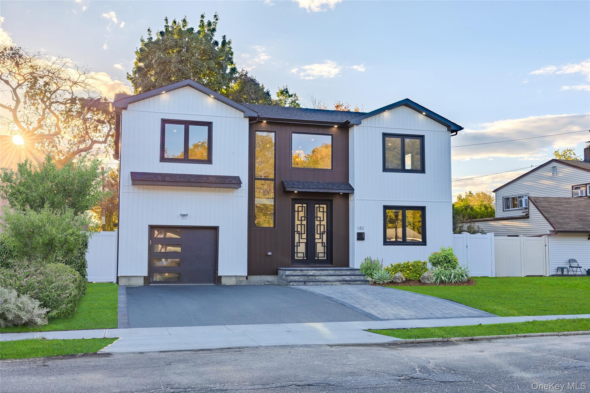 #1 photo, 182 Friends Lane, Нассау ‖ Westbury , NY 11590